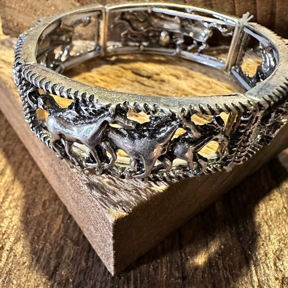 Boho Vintage Chic Southwestern Equestrian Horse Elastic Cuff Bracelet, Gift Box‎ - Picture 3 of 7